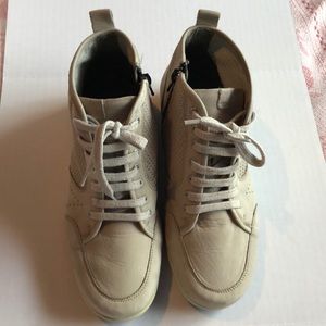 Naturalizer tan sneaker wedge